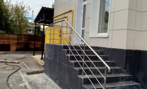 Почему стоит выбирать перила из нержавеющей стали